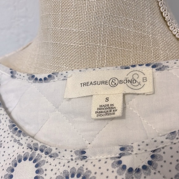 TREASURE & BOND NWOT PRINT POPOVER BLOUSE IN IVORY- BLUE
LOU MEDALLION - Size S - Picture 7 of 14